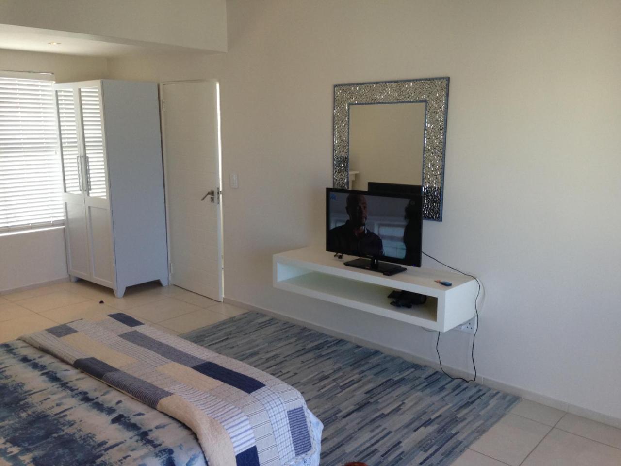Perfect 10 - 10 To 13 Sleeper Luxury Holiday Home Breakage Deposit Of R2500 Per Weekend Lease Langebaan Luaran gambar