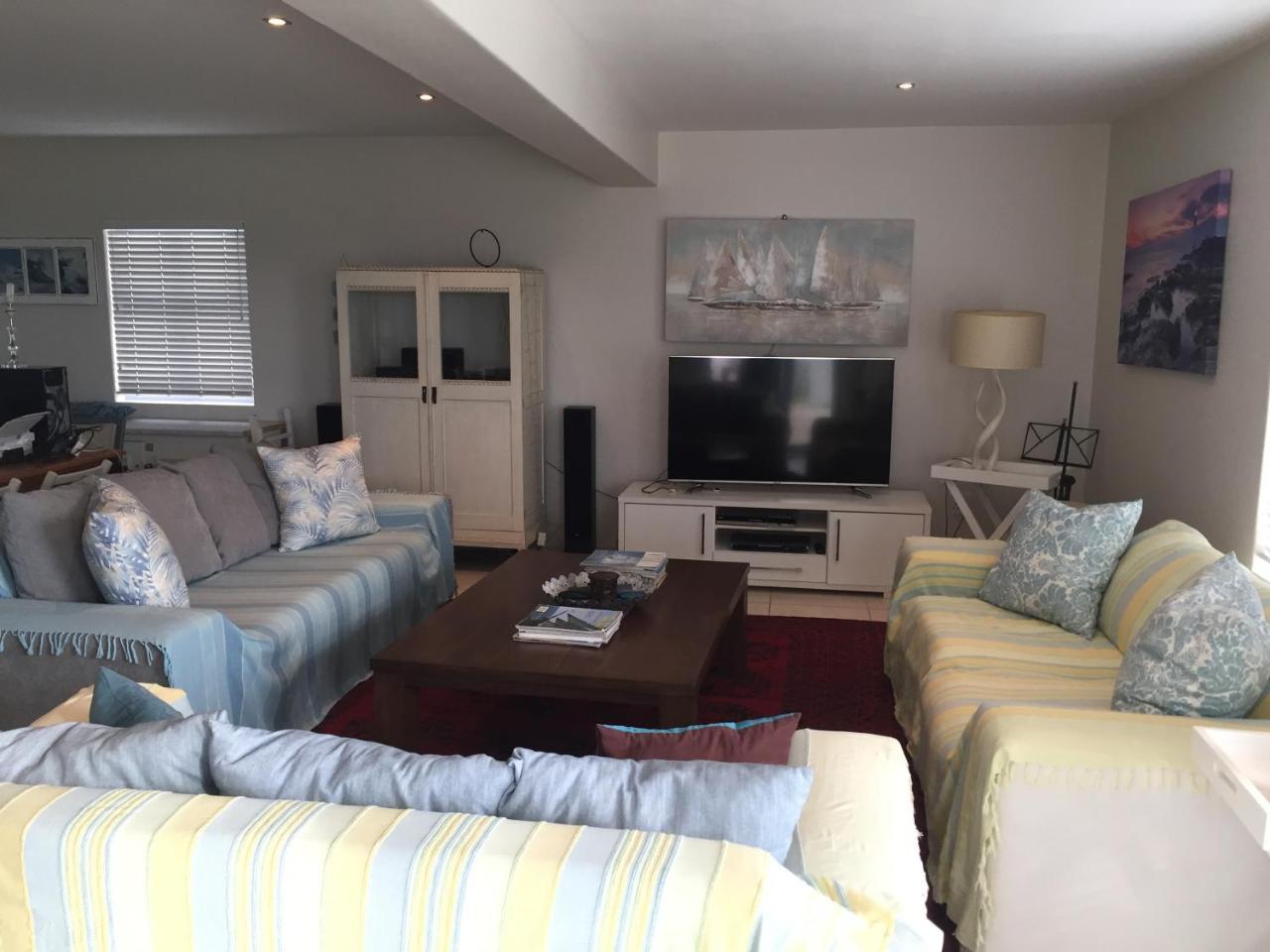 Perfect 10 - 10 To 13 Sleeper Luxury Holiday Home Breakage Deposit Of R2500 Per Weekend Lease Langebaan Luaran gambar