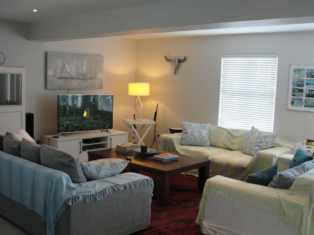 Perfect 10 - 10 To 13 Sleeper Luxury Holiday Home Breakage Deposit Of R2500 Per Weekend Lease Langebaan Luaran gambar